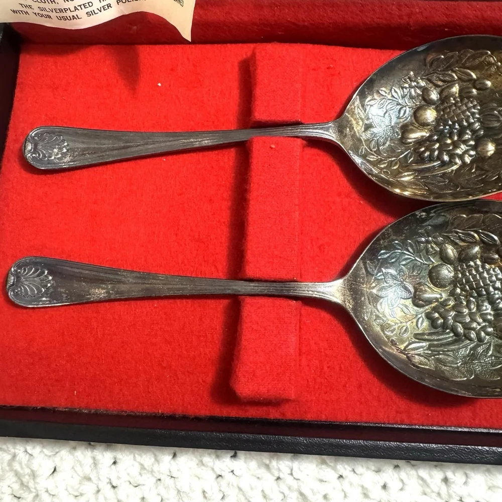 Vtg Set Of 2 Sheffield England 24k Gold Plated Serving Spoons Original Case EPNS